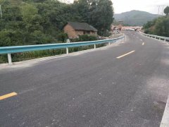 安徽鄉村公路安裝波形護欄板能滿足村民安全出行